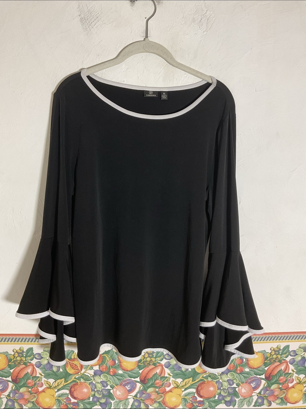 Versona Black Tiered Bell Sleeve Scoop Neck Top Size M